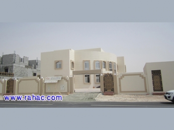 واجهة الفيلا والسور 